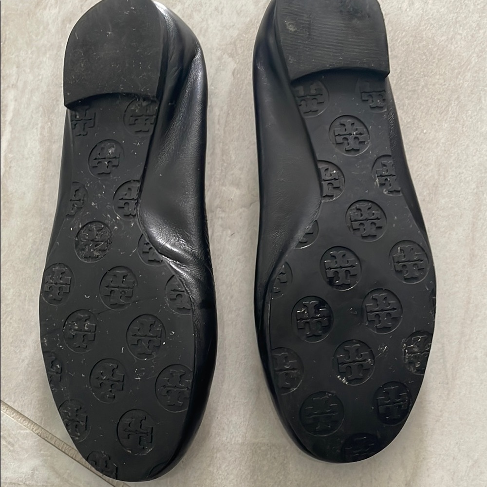 Tory Burch Black Leather Flats with Iconic Medallion - Picture 3 of 5